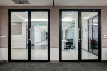 Cloisons, placards ou rangements, quelle solution pour structurer un bureau professionnel